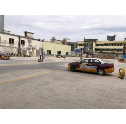 企石中学训练场